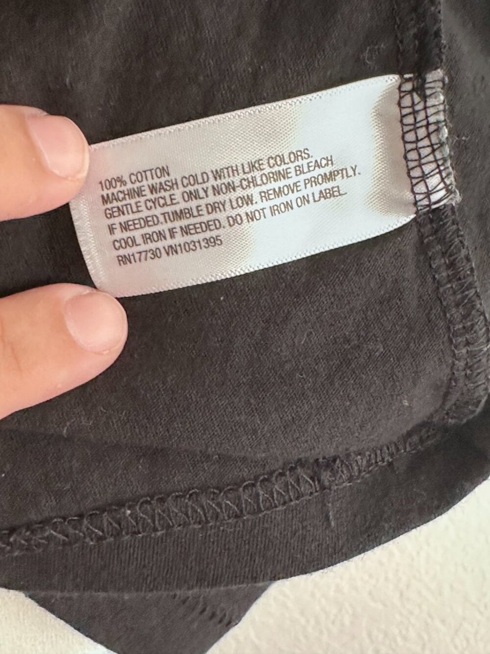 Universal Thread Black Tee Size Medium Soft Cotton Basic Short Sleeve Everyday - Picture 7 of 7